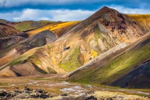 Afbeeldingen van Multi-colored mountains from mineral rhyolite