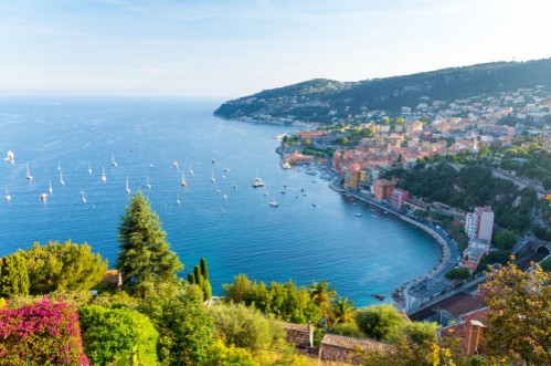Afbeeldingen van View of luxury resort and bay of Cote dAzur in France