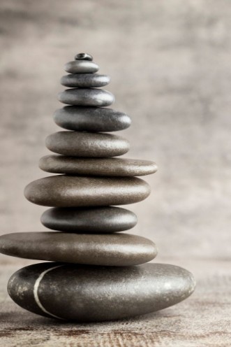 Afbeeldingen van Balancing stones on the grey background
