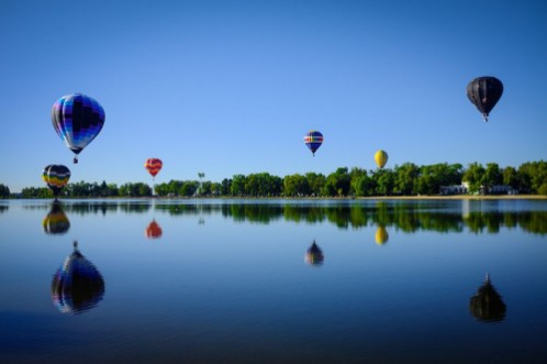 Afbeeldingen van Hot Air Balloon Reflection in Lake