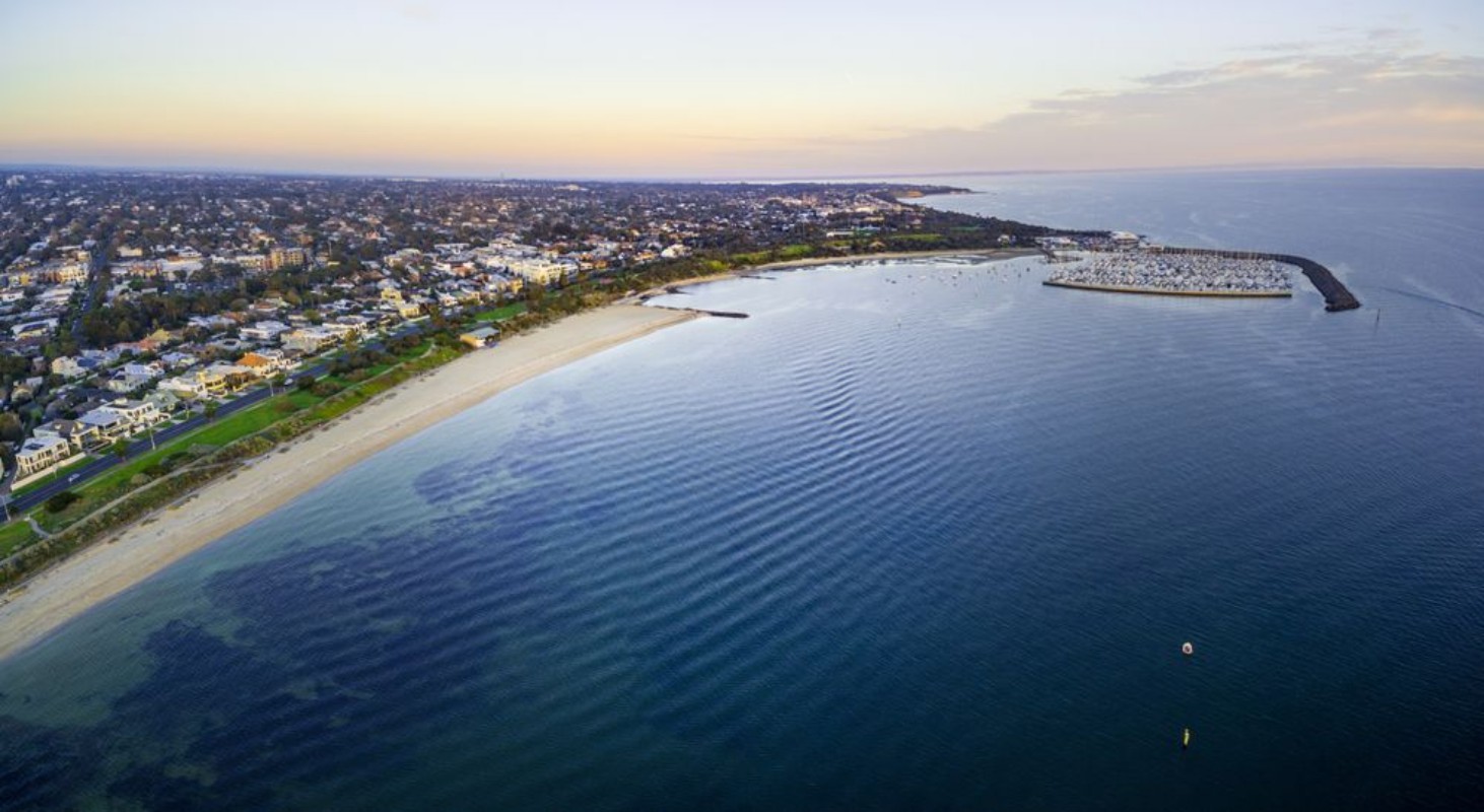 Afbeeldingen van Aerial panorama of beautiful coastline of Melbourne and Port Phillip bay at sunset