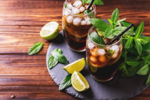Image de Cuba Libre cocktail with cola lime rum and peppermint