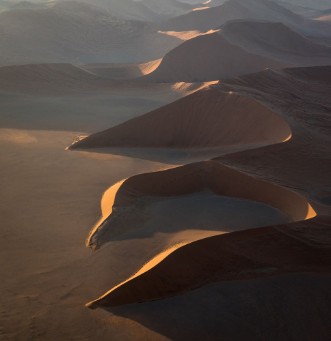Afbeeldingen van Aerial view of Large Sand Dune in Namibia