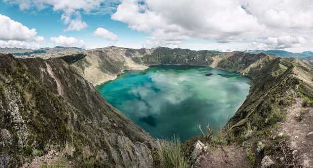 Afbeeldingen van Quliotoa crater lake