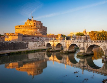 Afbeeldingen van Holy Angel Castle at sunset Rome Italy Europe Rome ancient tomb of emperor Hadrian Rome Holy Angel Castle Castel santAngelo is one fo the best known landmark of Rome and Italy