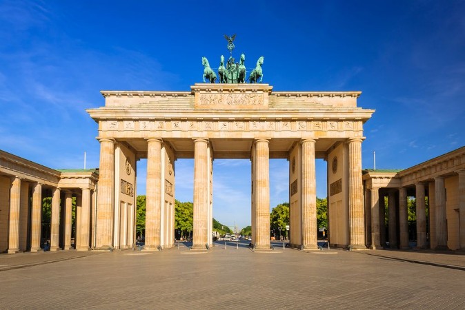 Afbeeldingen van The Brandenburg Gate in Berlin at sunrise Germany