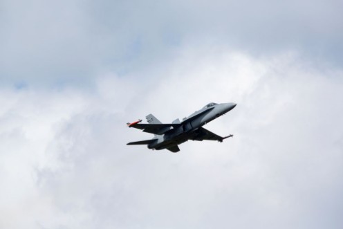 Bild på Jet fighter flying low
