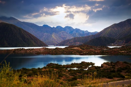 Bild på Lake near Potrerillos RN7 Andes Argentina