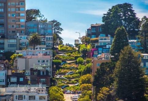 Afbeeldingen van Famous Lombard Street in San Francisco