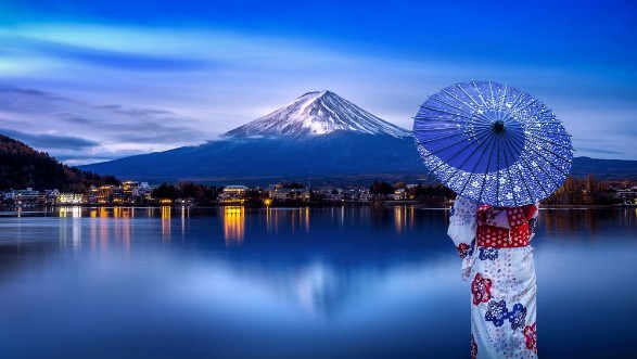 Lake in Japan photowallpaper Scandiwall