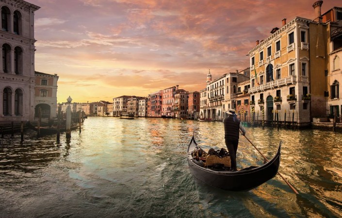 Bild på Sunset in Venice