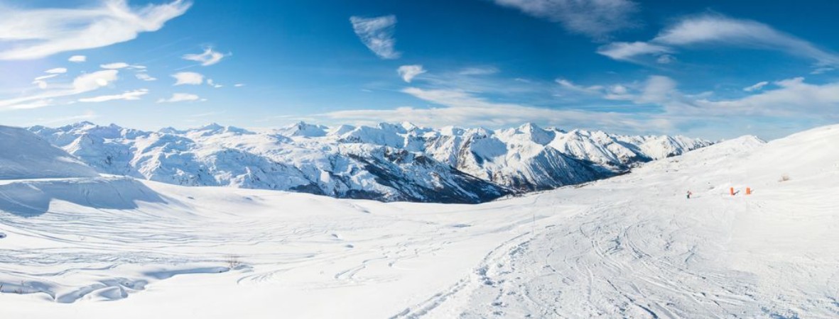 Bild på Snow covered valley