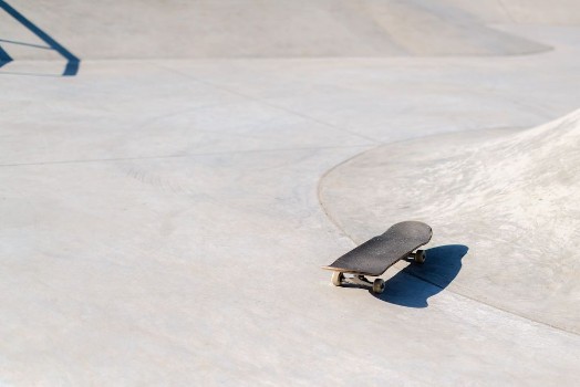 Bild på Skateboard laying on concrete