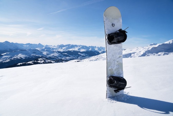Snowboard Standing In Snow photowallpaper Scandiwall
