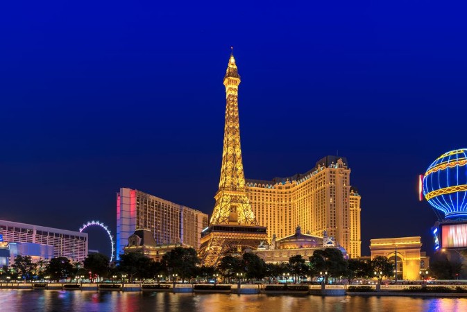 Las Vegas Eiffel photowallpaper Scandiwall