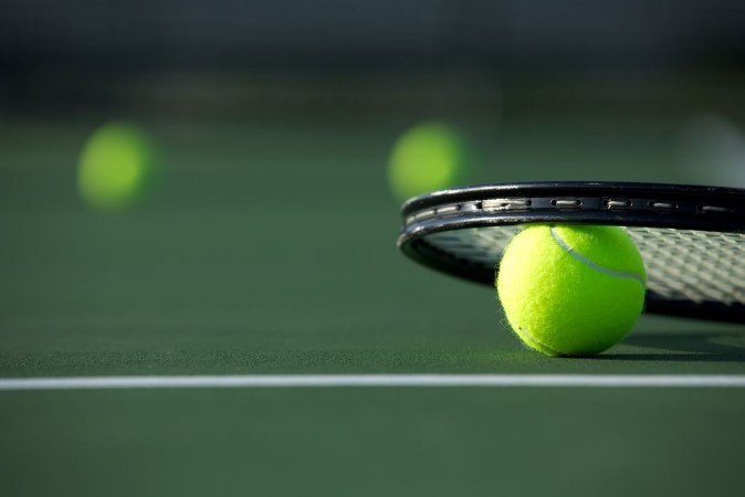 Afbeeldingen van Tennis Ball and Racket II