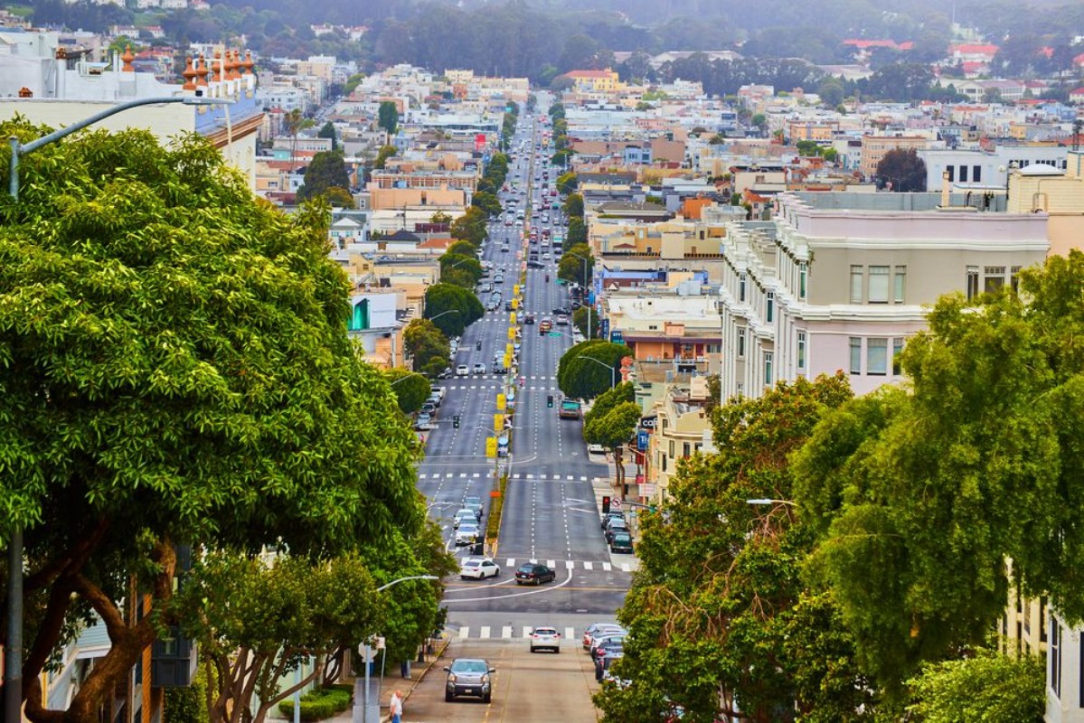 Immagine di View on Top of Steep Road in San Francisco