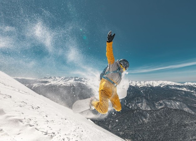 jumping at ski slope photowallpaper Scandiwall