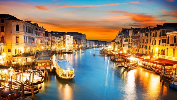 Picture of Grand Canal at night