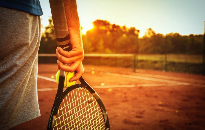 Afbeeldingen van Tennis Ball and Racquet