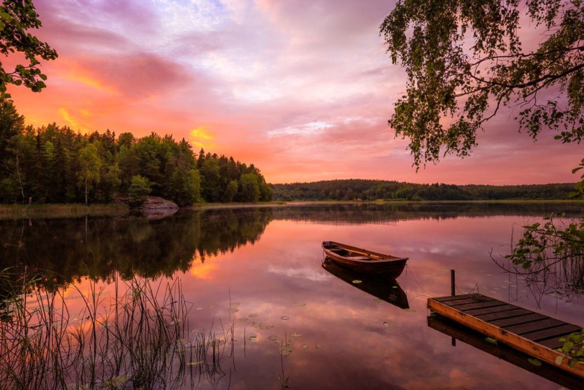 Image de Lac coloré au coucher du soleil, Suède