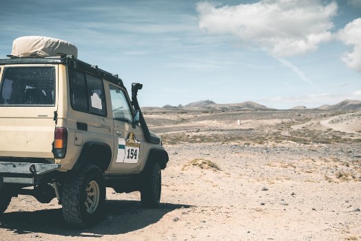 Picture of SUV in the Desert - Fuerteventura