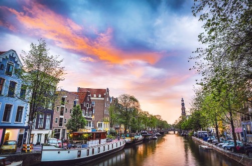 Image de The most famous canals and embankments of Amsterdam city during sunset General view of the cityscape and traditional Netherlands architecture