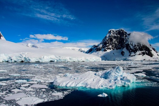 Bild på Beautiful landscape in Antarctica