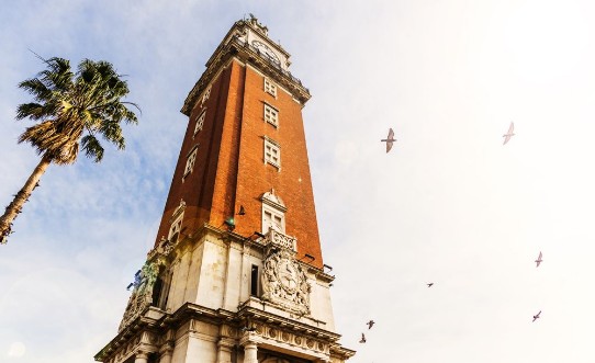 Afbeeldingen van Torre Monumental Torre de los Ingleses clock tower in Retiro neighborhood Buenos Aires Argentina