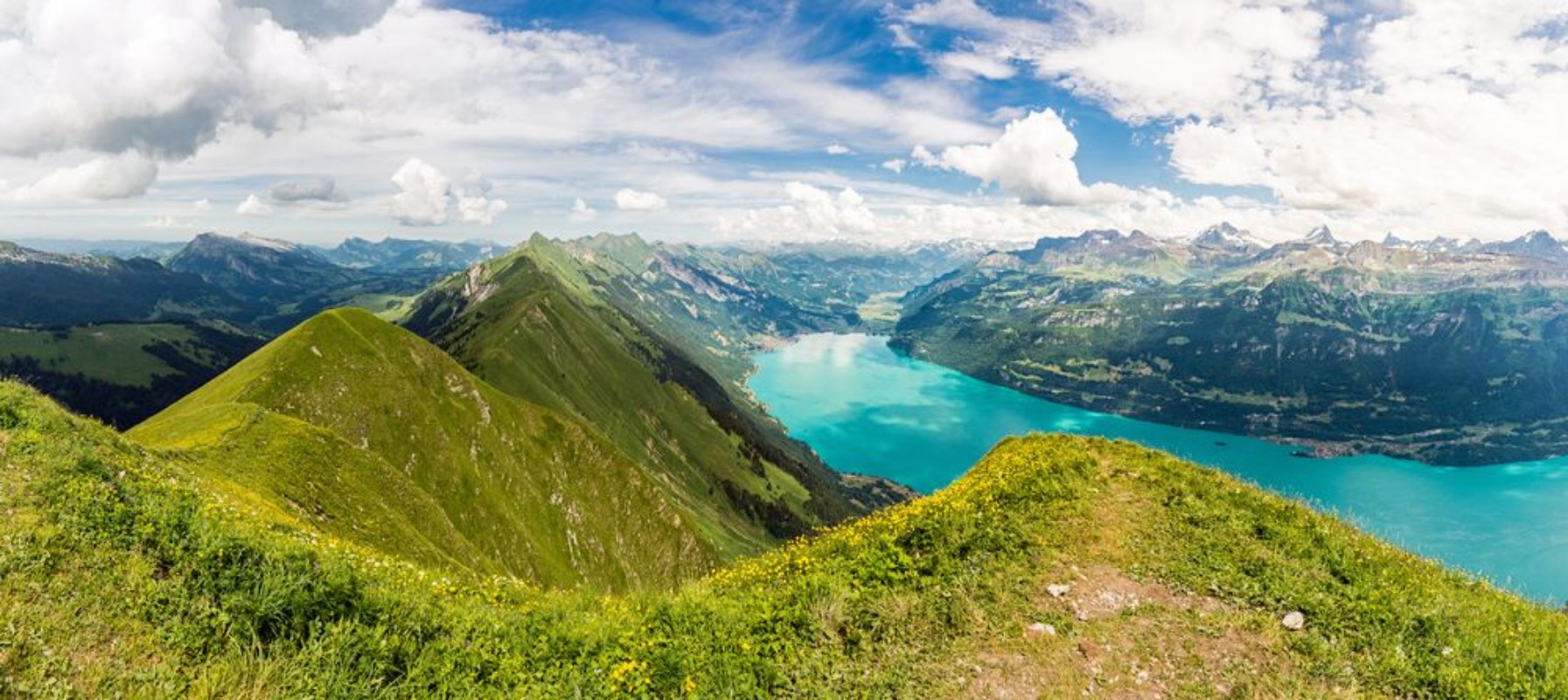 Bild på Panorama mit Brienzersee Augstmatthorn Brienz Berner Oberland Schweiz