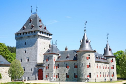 Afbeeldingen van The historic Castle of Jemeppe in Belgium