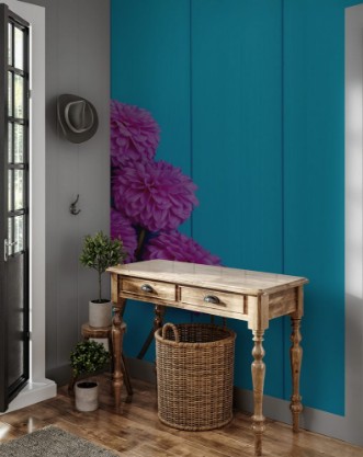 Image de Flowers on blue painted wooden planks