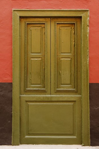 Bild på Traditional oil green exterior door frame