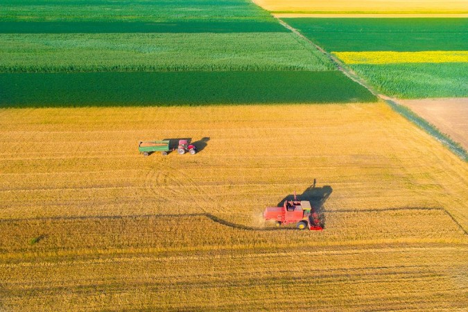 Afbeeldingen van Aerial image of harvest in wheat field