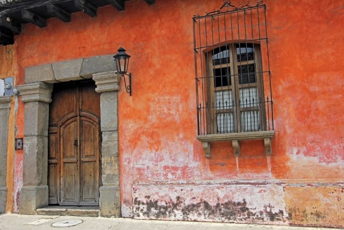 Afbeeldingen van Colorful houses in Antigua Guatemala Central America The historic city Antigua is UNESCO World Heritage