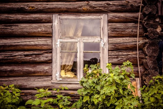 Bild på Glazed window of an old abandoned wooden house