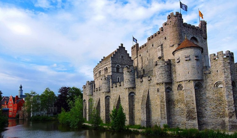 Afbeeldingen van Castle in Ghent Belgium on Canal