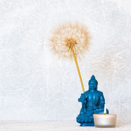 Afbeeldingen van Buddha burning candle and dandelion flower as zen background