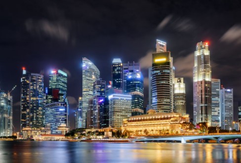 Image de Amazing night view of skyscrapers by Marina Bay Singapore