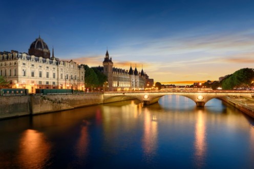 Afbeeldingen van Boat tour on Seine river in Paris with sunset Paris France