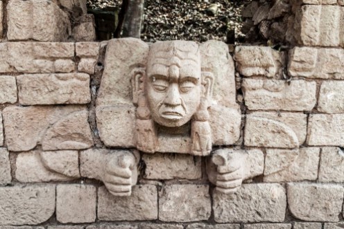 Afbeeldingen van Sculpture at the archaeological site Copan Honduras