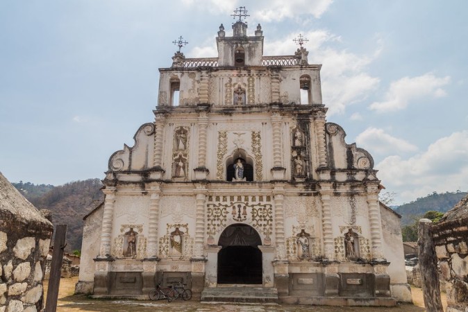Afbeeldingen van Old colonial church in San Manuel de Colohete village Honduras