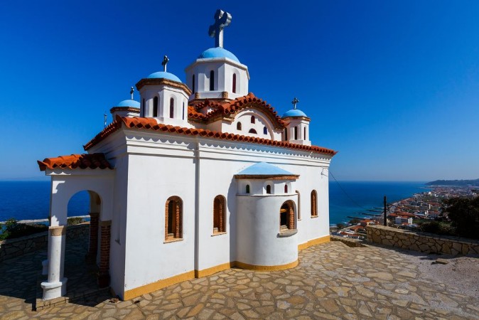 Bild på Church in Paleo Karlovasi village on Samos island Greece 