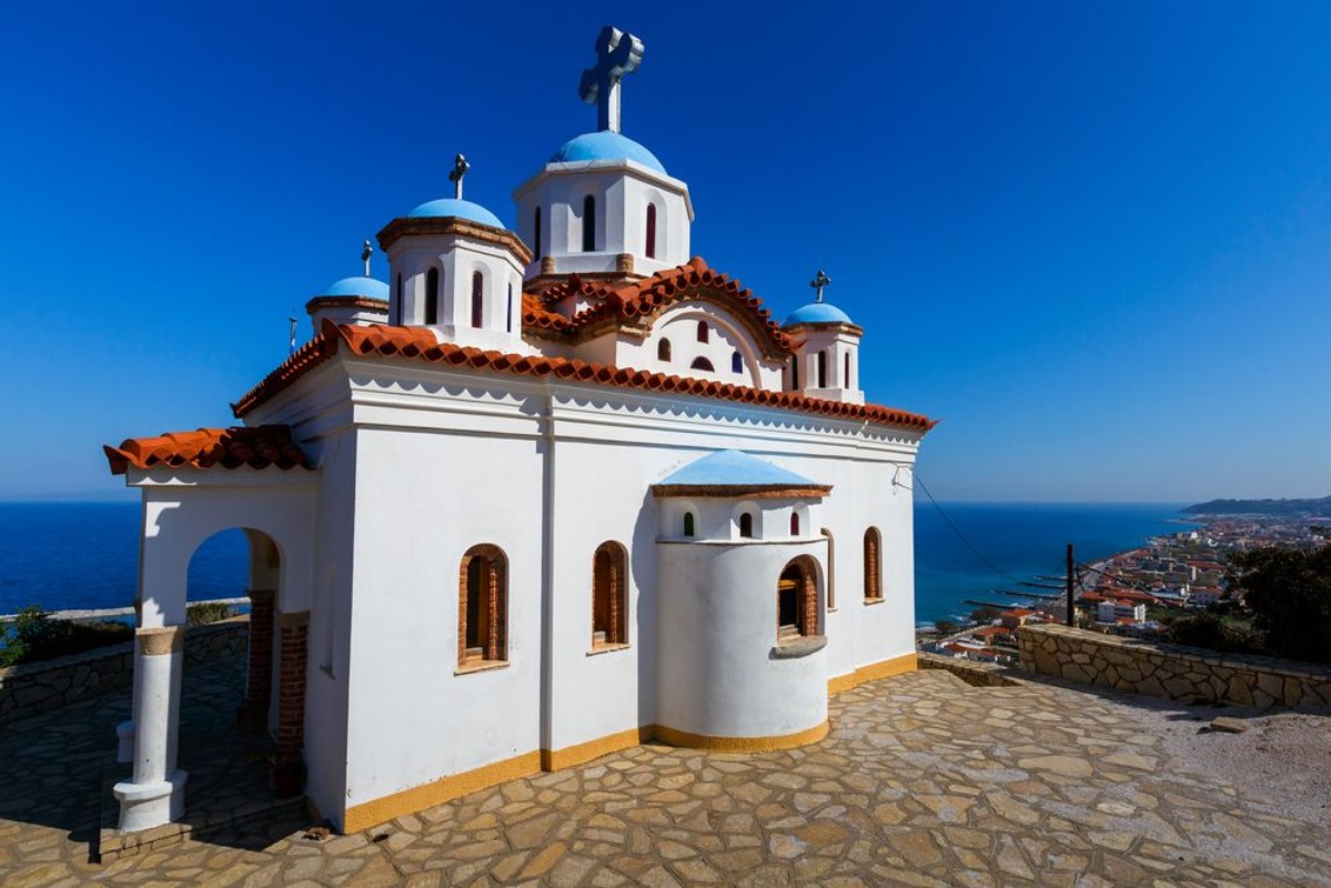 Afbeeldingen van Church in Paleo Karlovasi village on Samos island Greece 