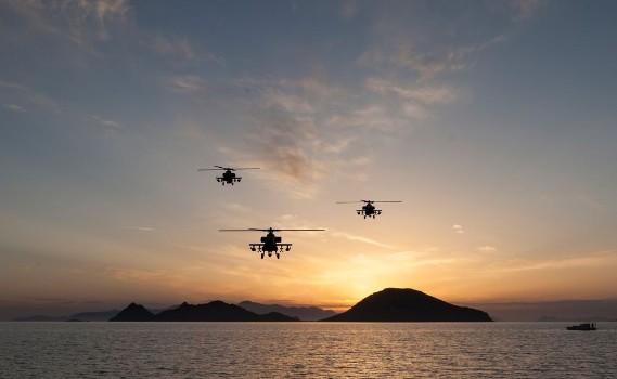 Bild på Attack helicopter on the sun set