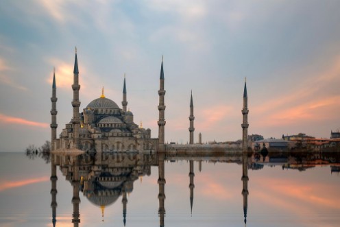 Bild på Istanbul Turkey Sultan Ahmet Camii named Blue Mosque turkish islamic landmark with six minarets main attraction of the city