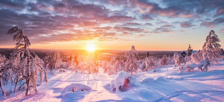 Afbeeldingen van Winter wonderland in Scandinavia at sunset