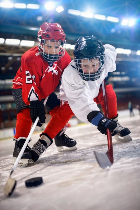 Afbeeldingen van Ice hockey player in sport action on the ice