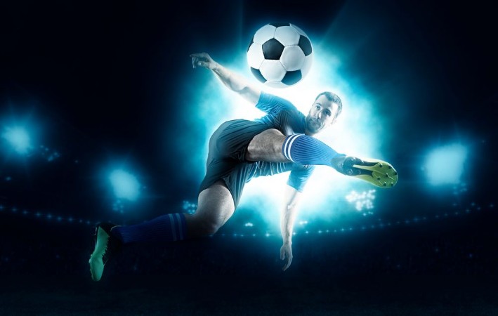 Afbeeldingen van Football player in action