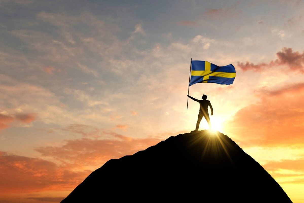 Afbeeldingen van Sweden flag being waved at the top of a mountain summit 3D Rendering